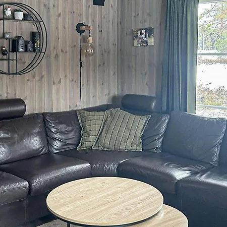 4 Bedroom In Holiday home